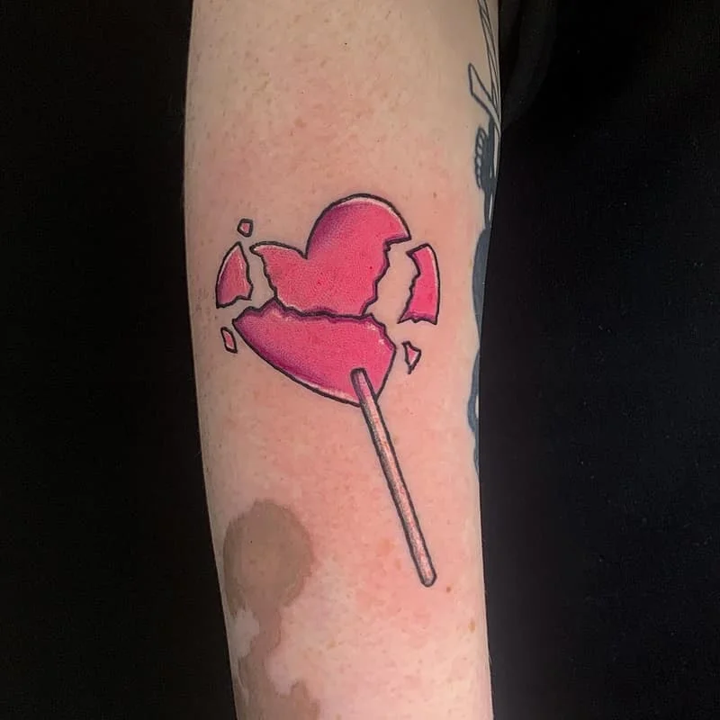 Colourful new-school tattoo showing combined liner and magnum needle work